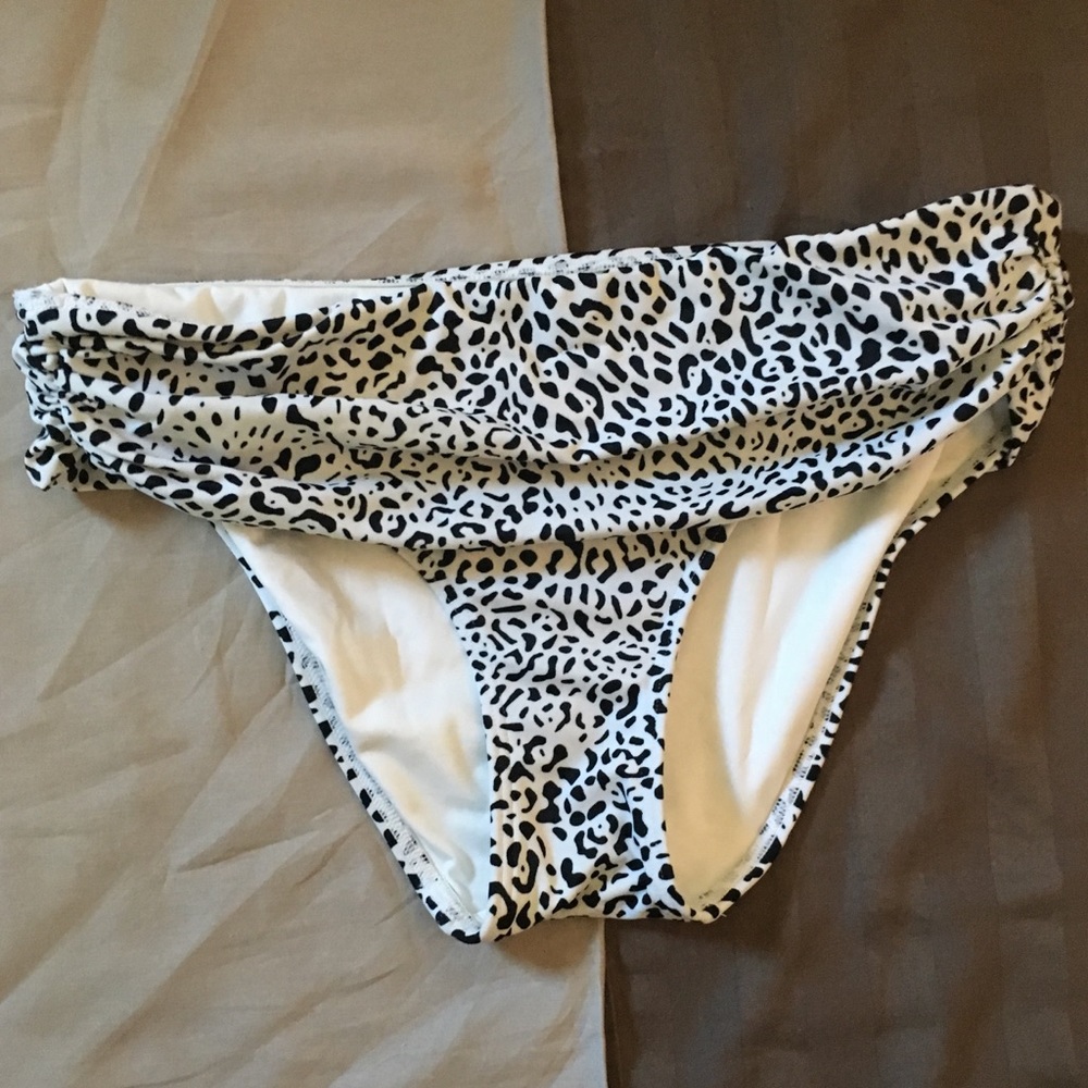 Victoria’s Secret Heavenly Bikini Bottom Mid Rise